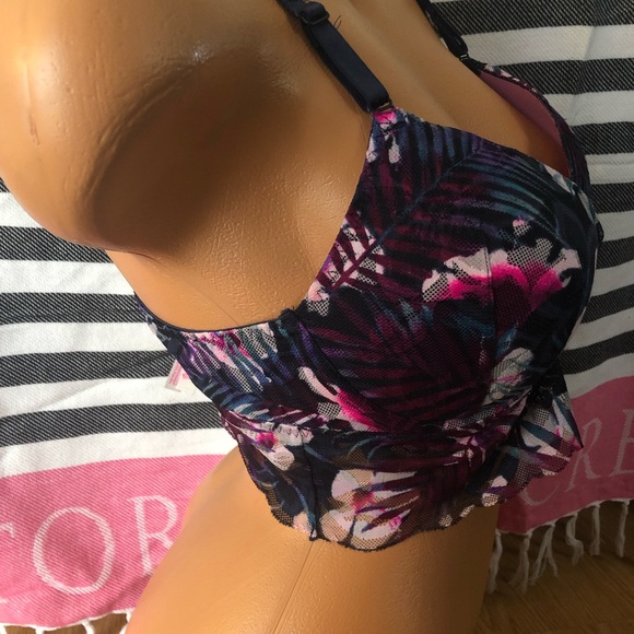 NWT VS Bralette L - Picture 2 of 3